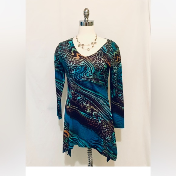 🌱 New Italian-Made aqua top. - Picture 1 of 3